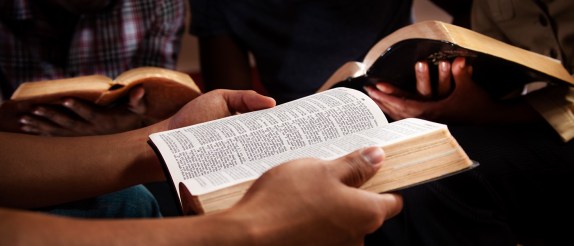bible-study-feat-1141351566